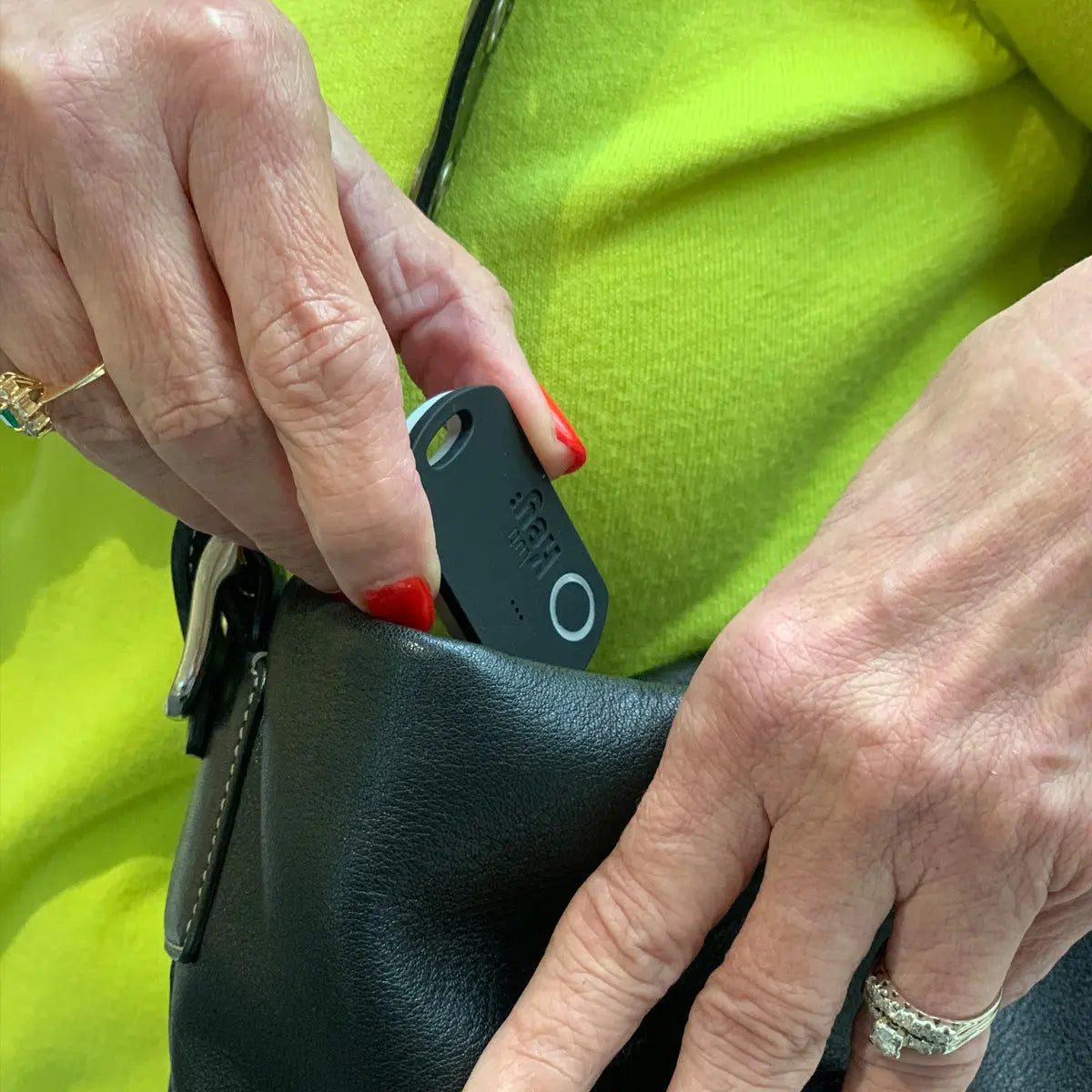 LutiKey Bluetooth Tracking Device Gold Abderus